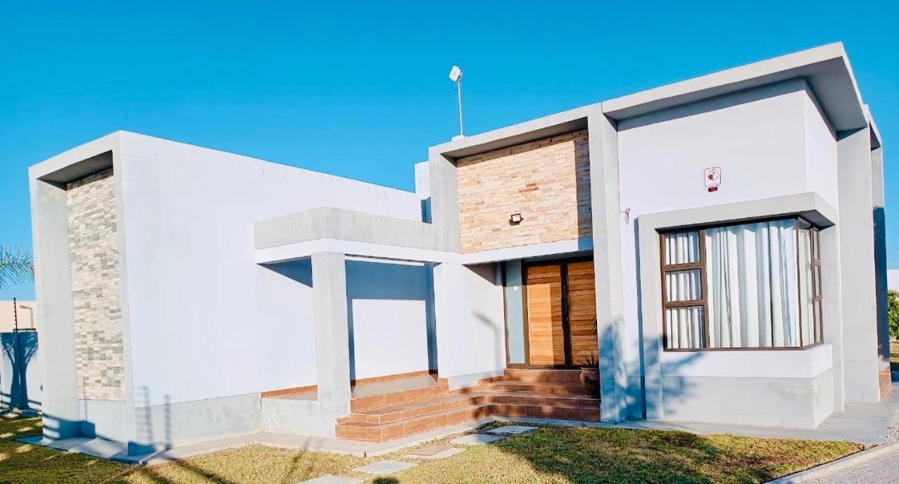 Northern Oasis Hotel Oshakati Exterior photo